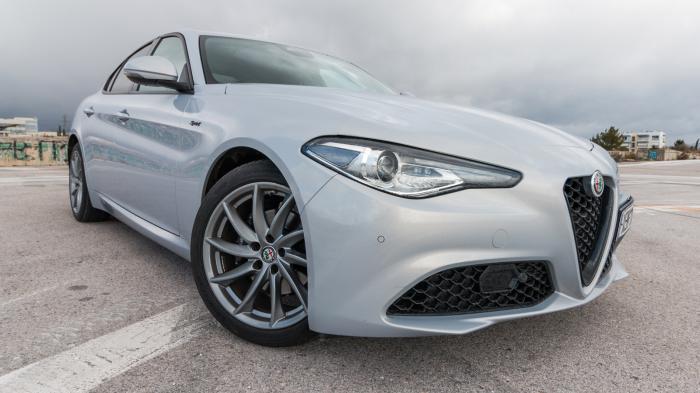 Alfa Romeo Giulia 2.0T AT: Ιταλίδα πλανεύτρα με σωστή κίνηση 